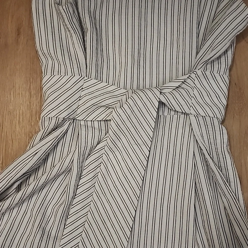 Calvin Klein Striped Jumpsuit Cropped wide leg sleeveless v-neck white 6 - Picture 4 of 5